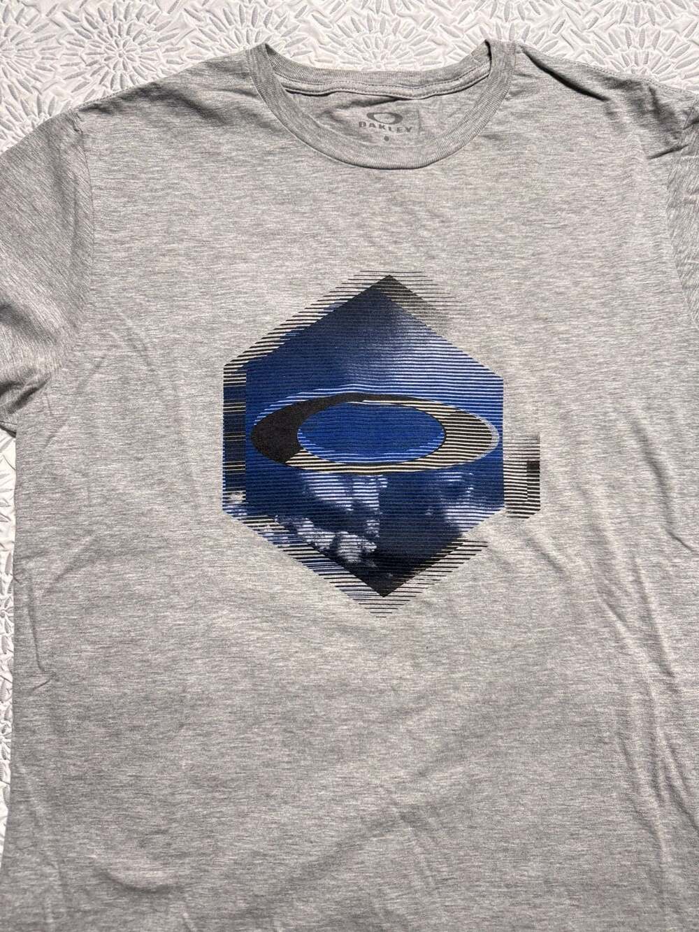 Oakley T-Shirt Size Large Gray Graphic Logo Short Sleeve Tee